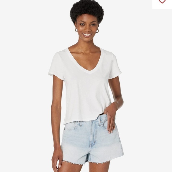 Madewell Tops - Madewell
Softfade Cotton V-Neck Crop Tee